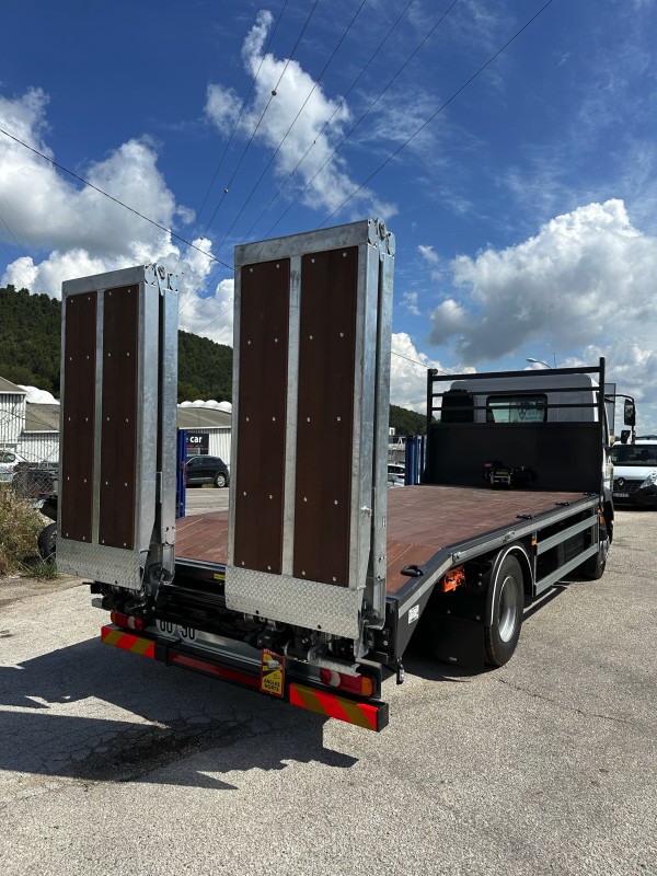 Fabrication carrosserie industrielle plateau porte-engin concessionnaire DAF Nice Alpes-Maritimes 06