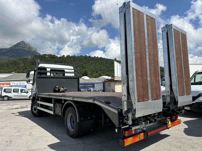 Fabrication carrosserie industrielle plateau porte-engin concessionnaire DAF Nice Alpes-Maritimes 06