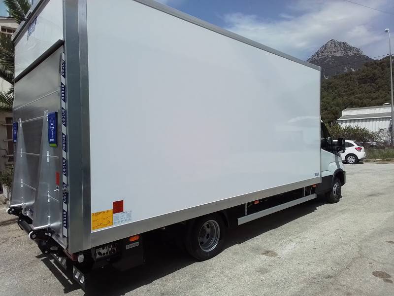 Fabrication carrosserie industrielle VEHICULE utilitaire IVECO DAILY près de Toulon Var