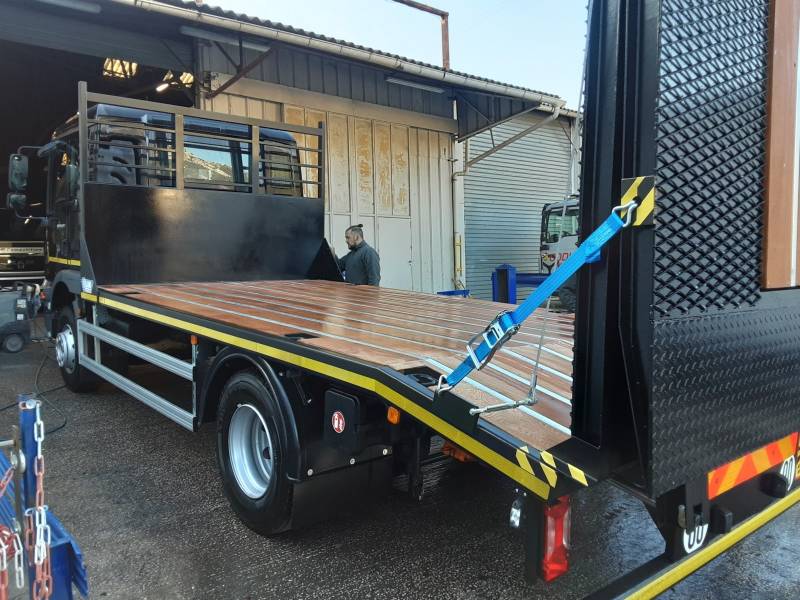 Fabrication et pose carrosserie industrielle VEHICULE MAN TGM 15,5T près de Brignoles Var