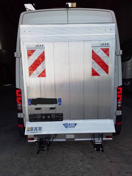 Fabrication carrosserie industrielle pour VEHICULE FUSO CANTER 3S13 La Garde Var